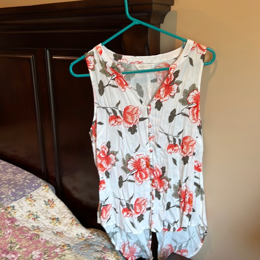 Stitch fix apricot sleeveless top button detail on front high low bottom.